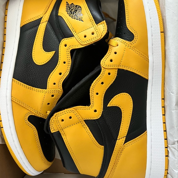 (Brand New) AIR JORDAN 1 RETRO HIGH OG GS 'POLLEN. Size 11.5 - Picture 2 of 2
